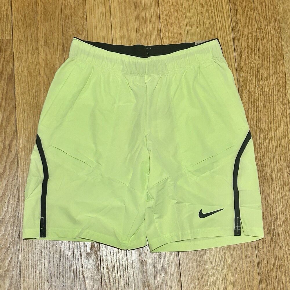 Nike Court Dri-FIT Advantage Men's Size M 9" Light Lemon Black Tennis Shorts